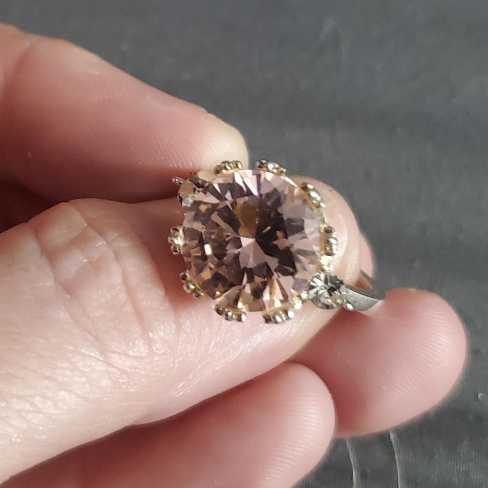 Ring - Picture 3 of 6